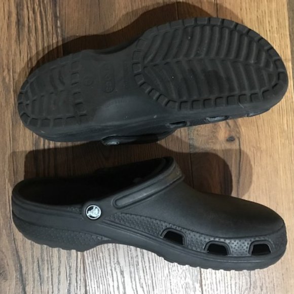SALE!! Specialist Vent Clog Mule - Crocs in Black - Picture 1 of 5